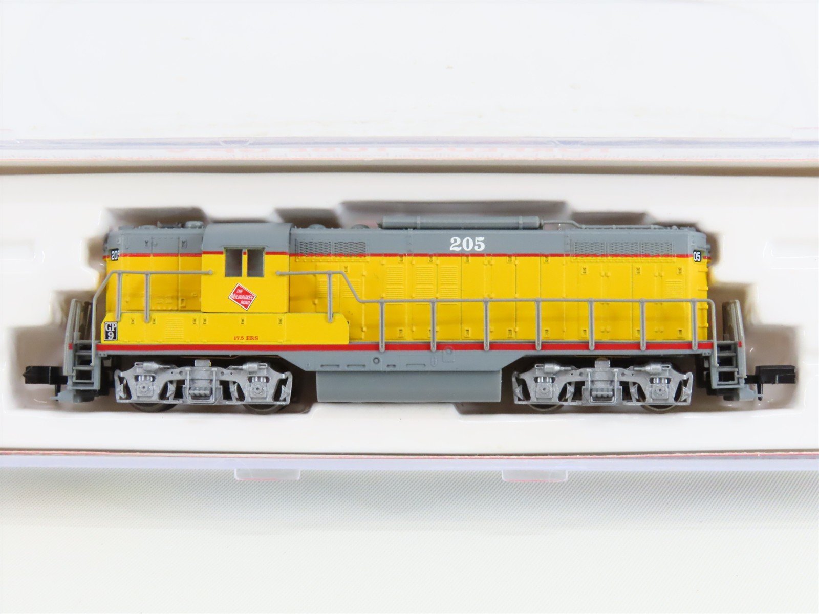 N Scale Atlas 48411 MILW MIlwaukee Road "UP Paint" EMD GP9TT Diesel #205