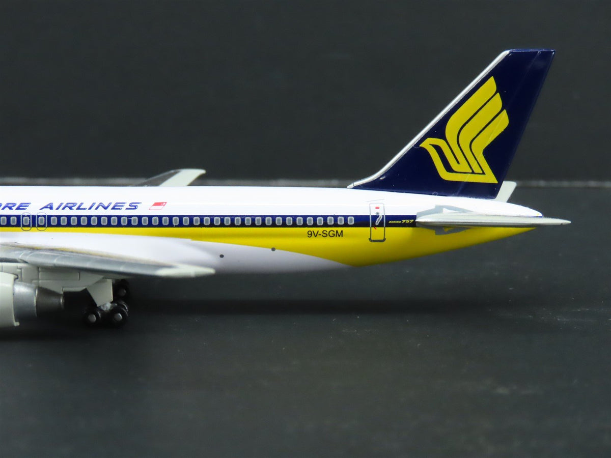 1:400 Dragon Wings 55398 Die-Cast Singapore Airlines Boeing 757-212 Airliner