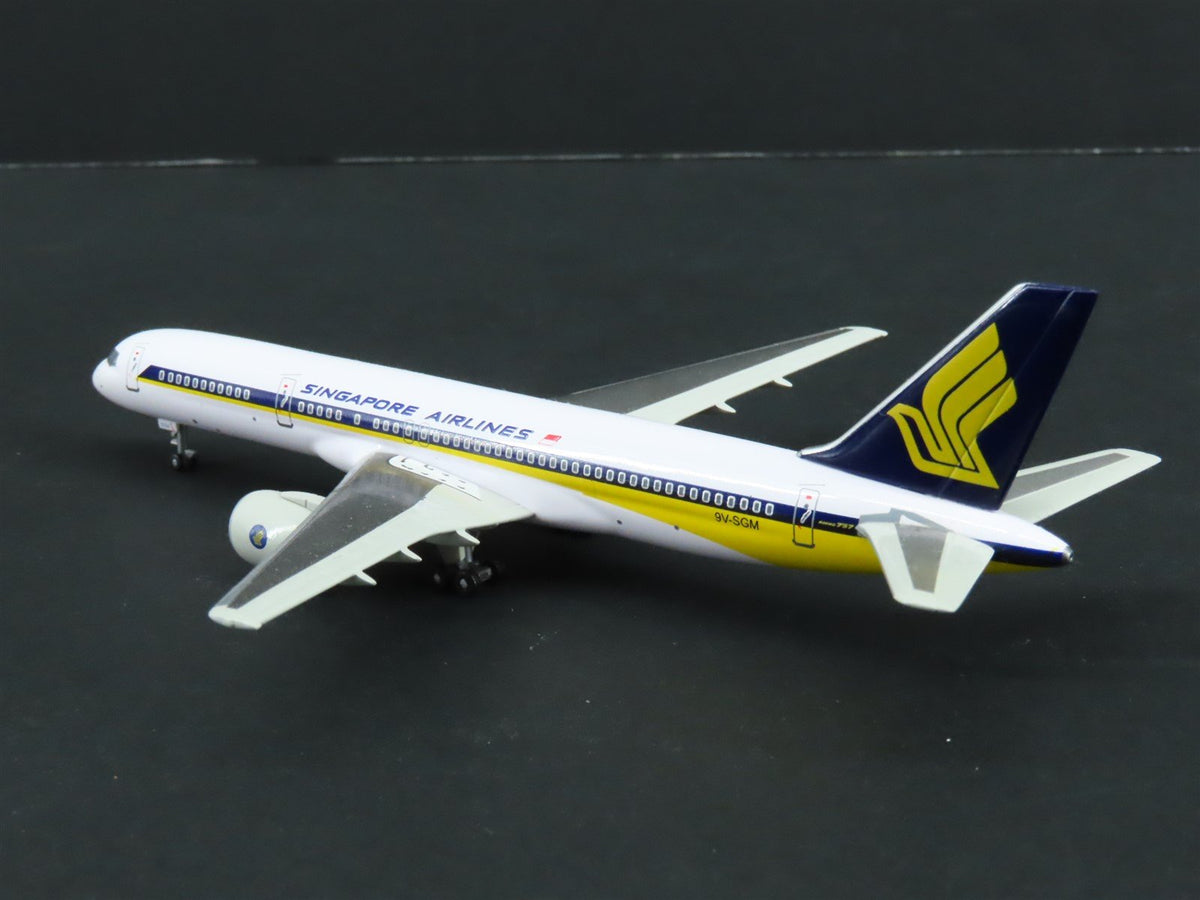 1:400 Dragon Wings 55398 Die-Cast Singapore Airlines Boeing 757-212 Airliner