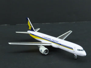 1:400 Dragon Wings 55398 Die-Cast Singapore Airlines Boeing 757-212 Airliner