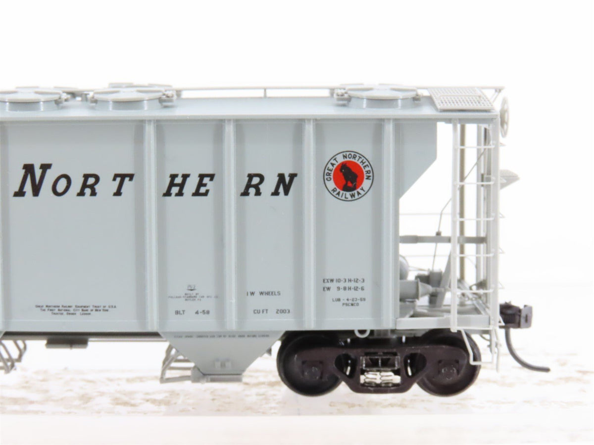 HO Scale Kadee 8013 GN Great Northern Railway 2-Bay Covered Hopper #71470