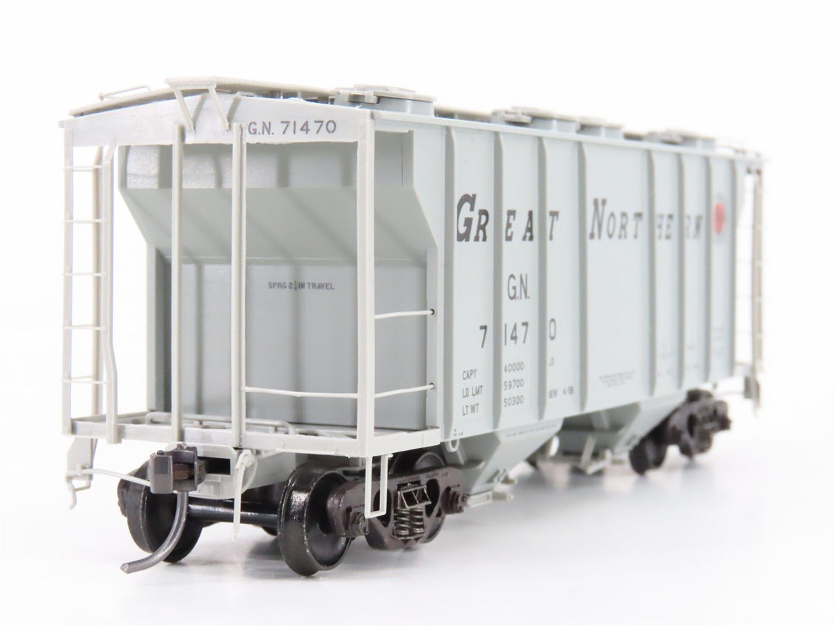 HO Scale Kadee 8013 GN Great Northern Railway 2-Bay Covered Hopper #71470