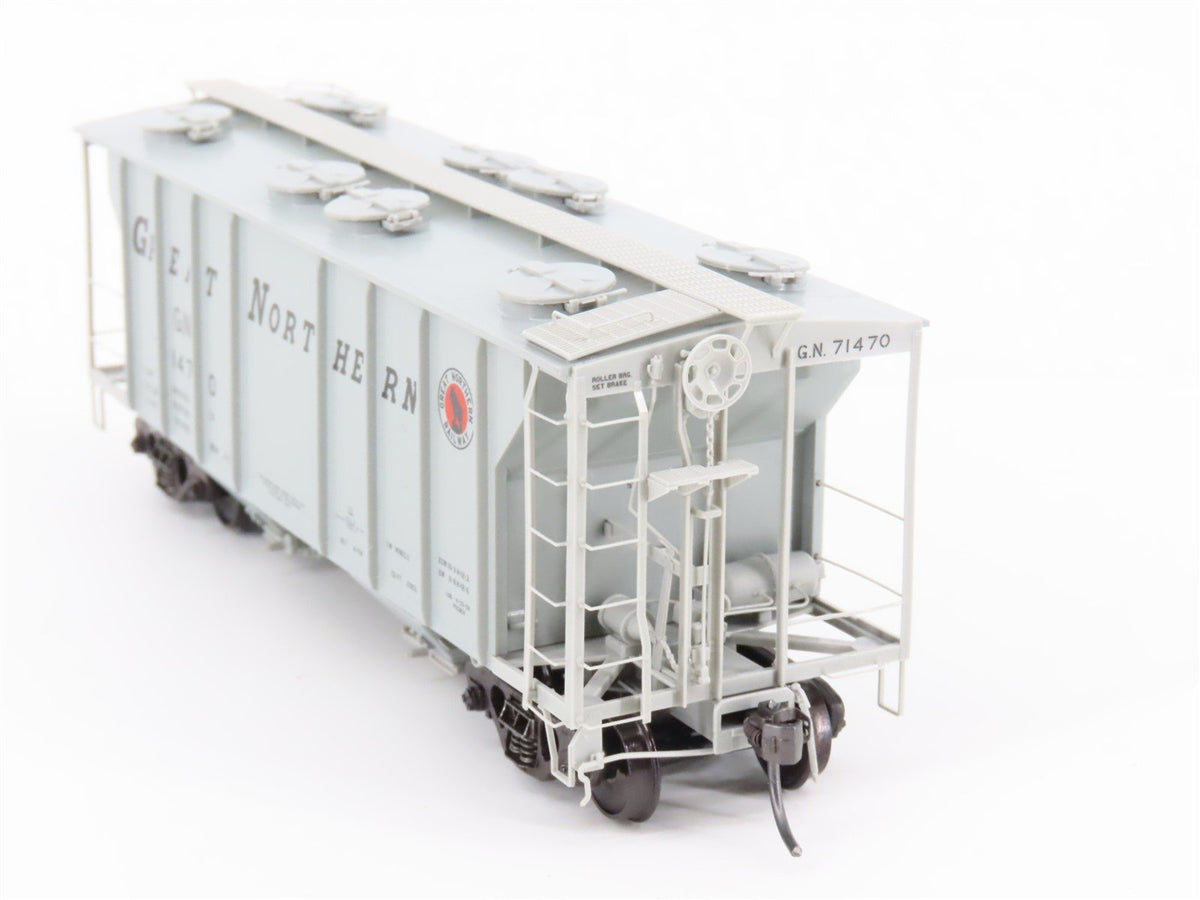 HO Scale Kadee 8013 GN Great Northern Railway 2-Bay Covered Hopper #71470