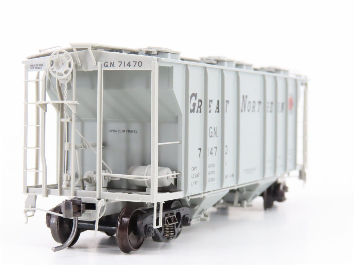 HO Scale Kadee 8013 GN Great Northern Railway 2-Bay Covered Hopper #71470