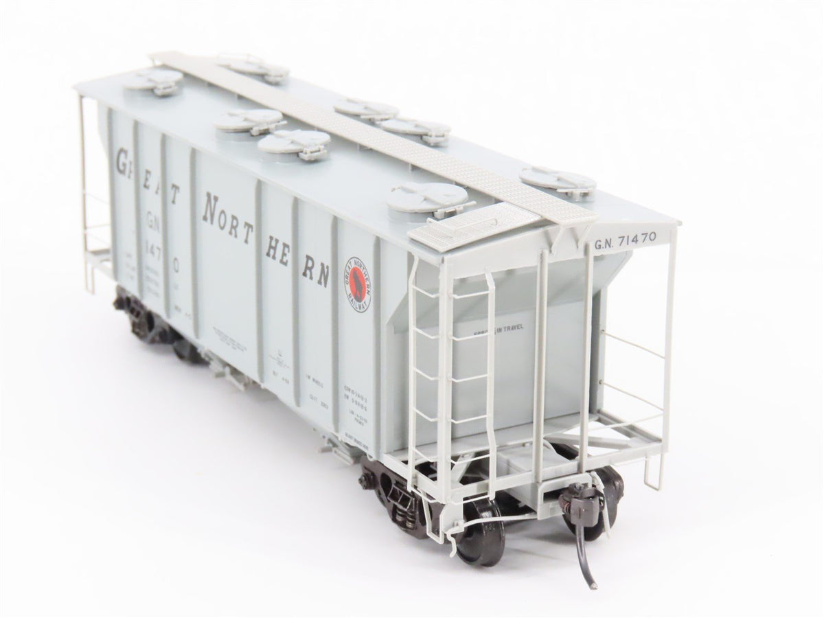 HO Scale Kadee 8013 GN Great Northern Railway 2-Bay Covered Hopper #71470