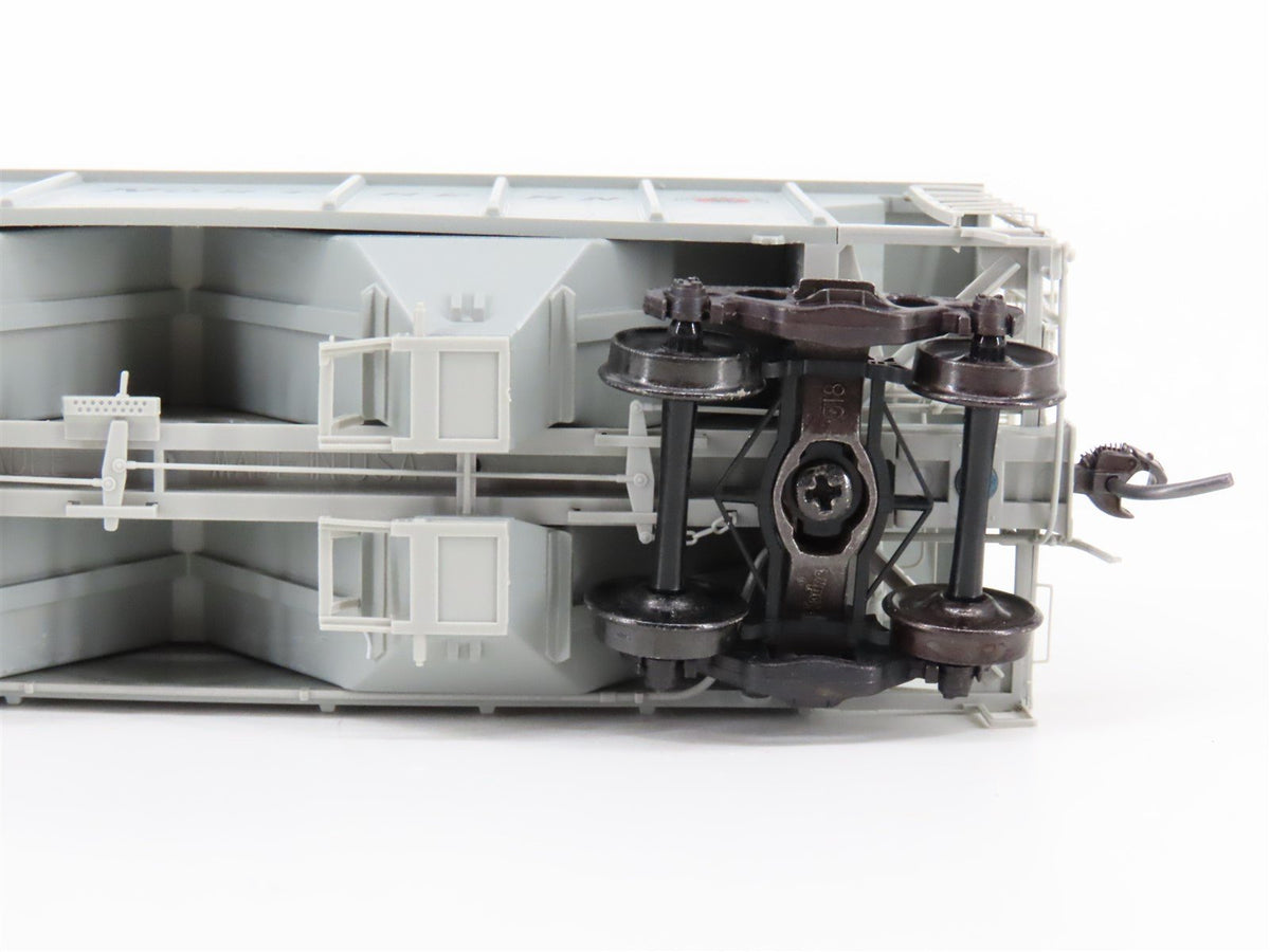 HO Scale Kadee 8013 GN Great Northern Railway 2-Bay Covered Hopper #71470