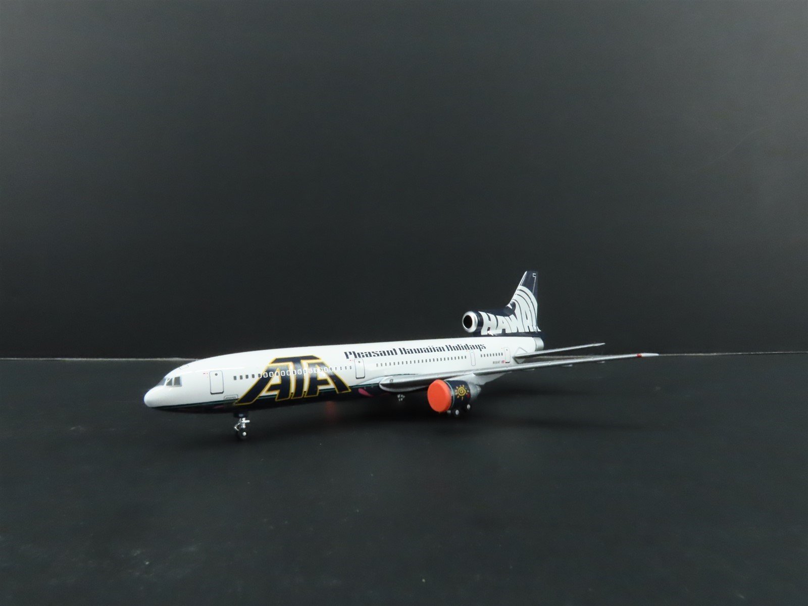 1:400 Die-Cast Pleasant Hawaiian Holidays Tristar L-1011-385-3 ATA Airliner