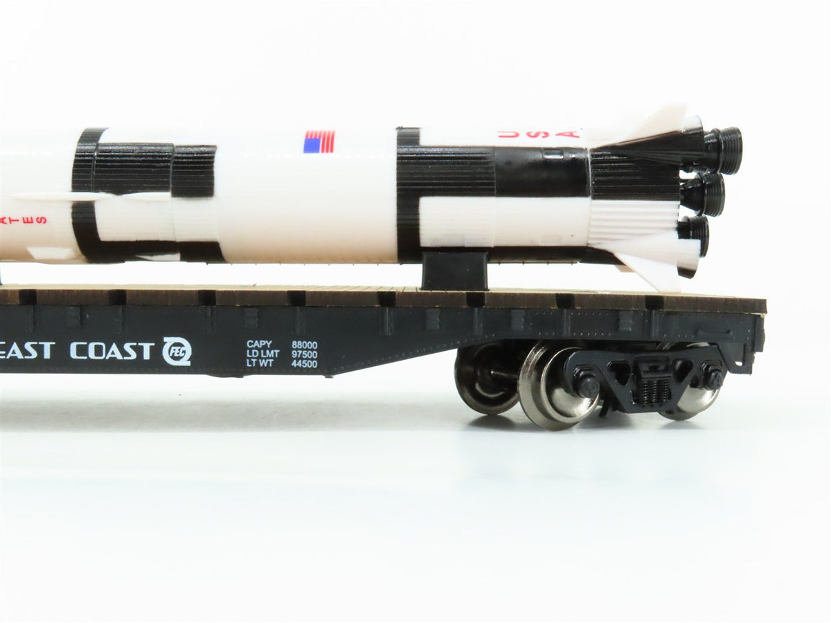 O Gauge 3-Rail Menards Gold Line 275-9122 FEC Flat Car #4928 w/ Saturn V Rocket