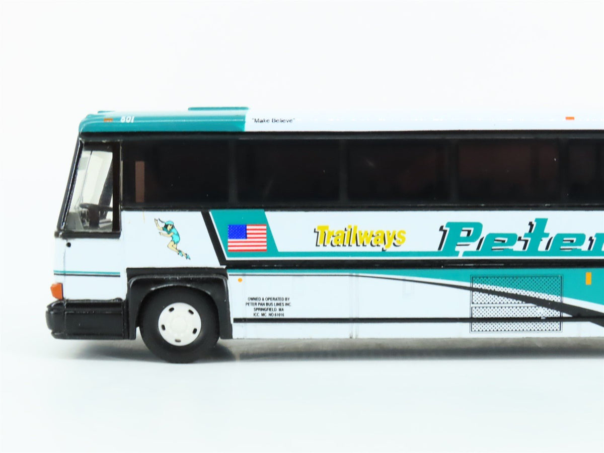 1:50 Scale Corgi 98422 Die-Cast Peter Pan MCI-102 DL3 Trailways Bus