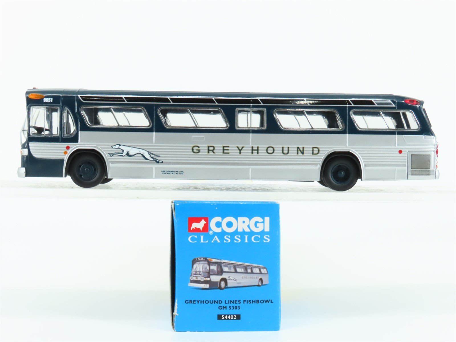 1:50 Scale Corgi 54402 Die-Cast GM 5303 Greyhound Lines Fishbowl Bus