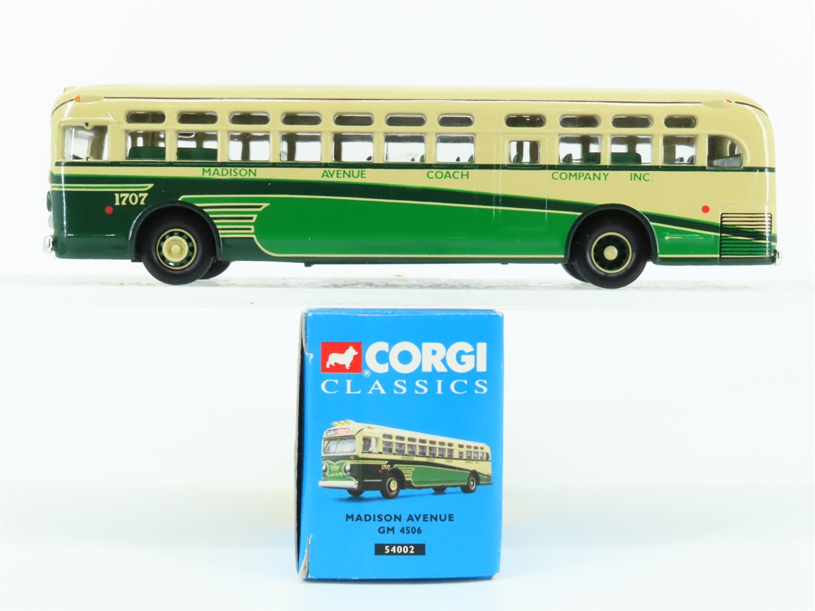 1:50 Scale Corgi 54002 Die-Cast GM 4506 Madison Avenue Bus