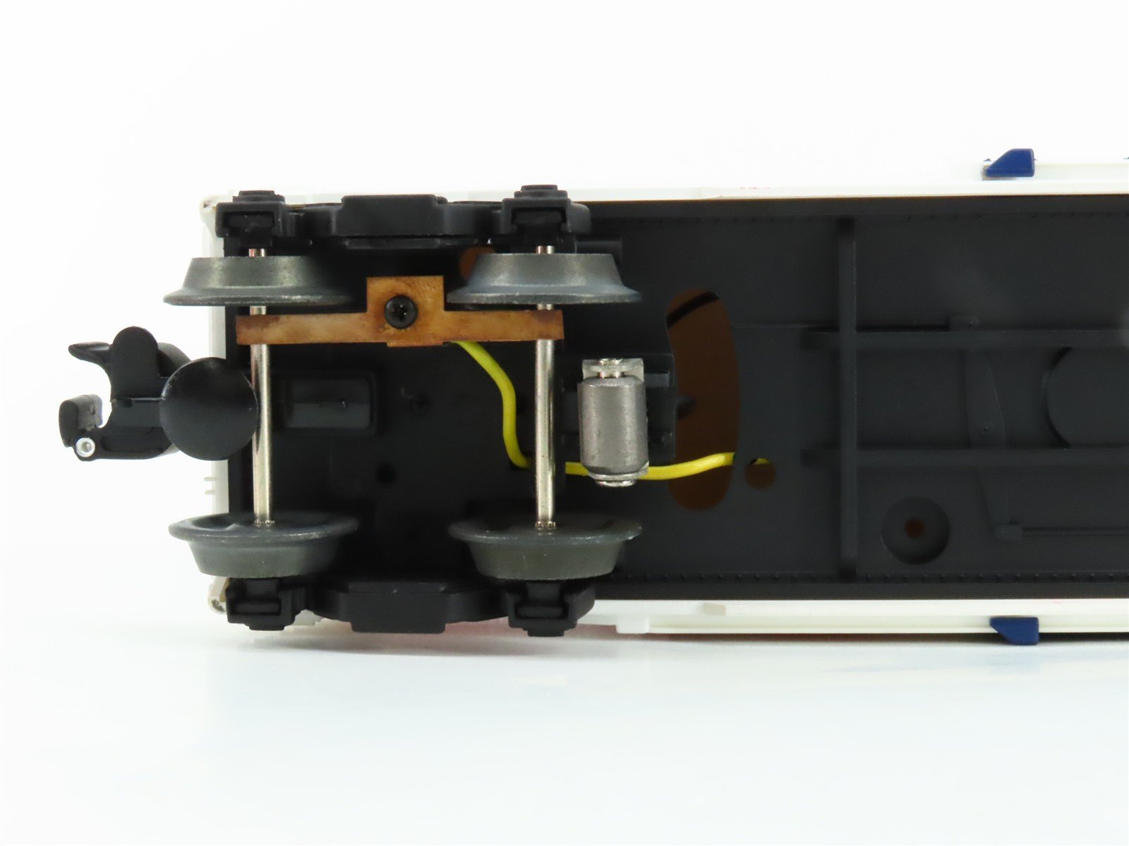 O Gauge 3-Rail Lionel 6-26777 Flag Single Door Box Car #26777 w/ Lights