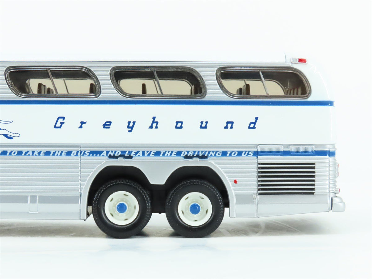 1:50 Corgi US54407 Die-Cast GM 4501 Greyhound Scenicruiser Dest New York NY