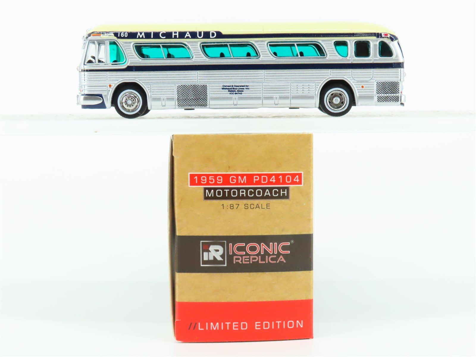 1:87 Iconic Replicas 87-0303 Die-Cast 1959 GM PD4104 Michaud Motorcoach Bus