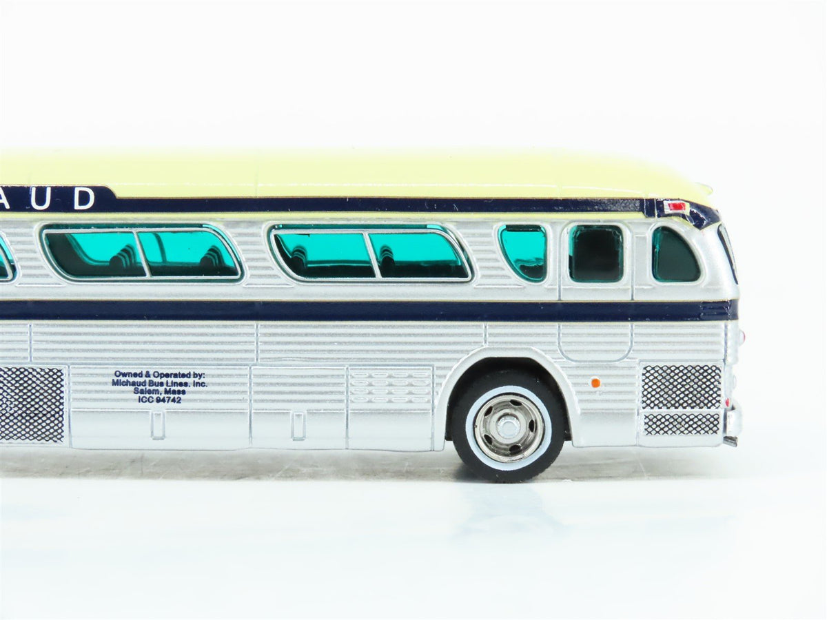 1:87 Iconic Replicas 87-0303 Die-Cast 1959 GM PD4104 Michaud Motorcoach Bus