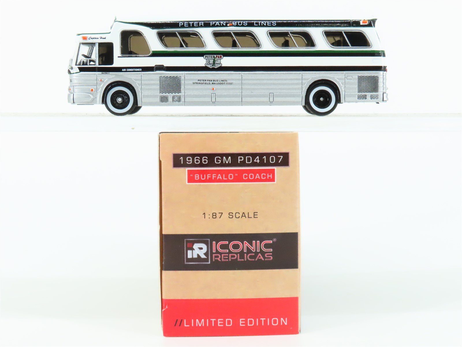 1:87 Iconic Replicas 87-0286 DieCast 1966 GM PD4107 Peter Pan Buffalo Coach Bus
