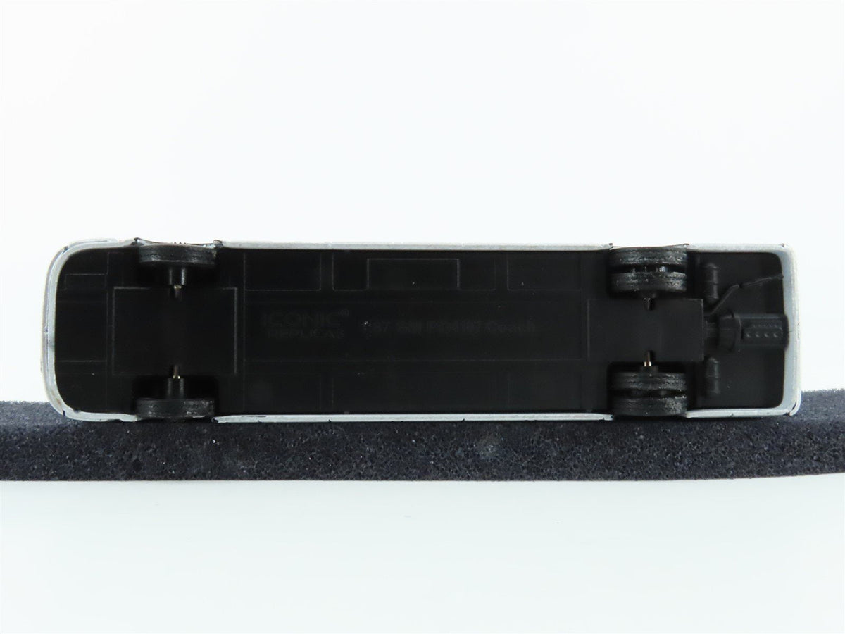1:87 Iconic Replicas 87-0286 DieCast 1966 GM PD4107 Peter Pan Buffalo Coach Bus