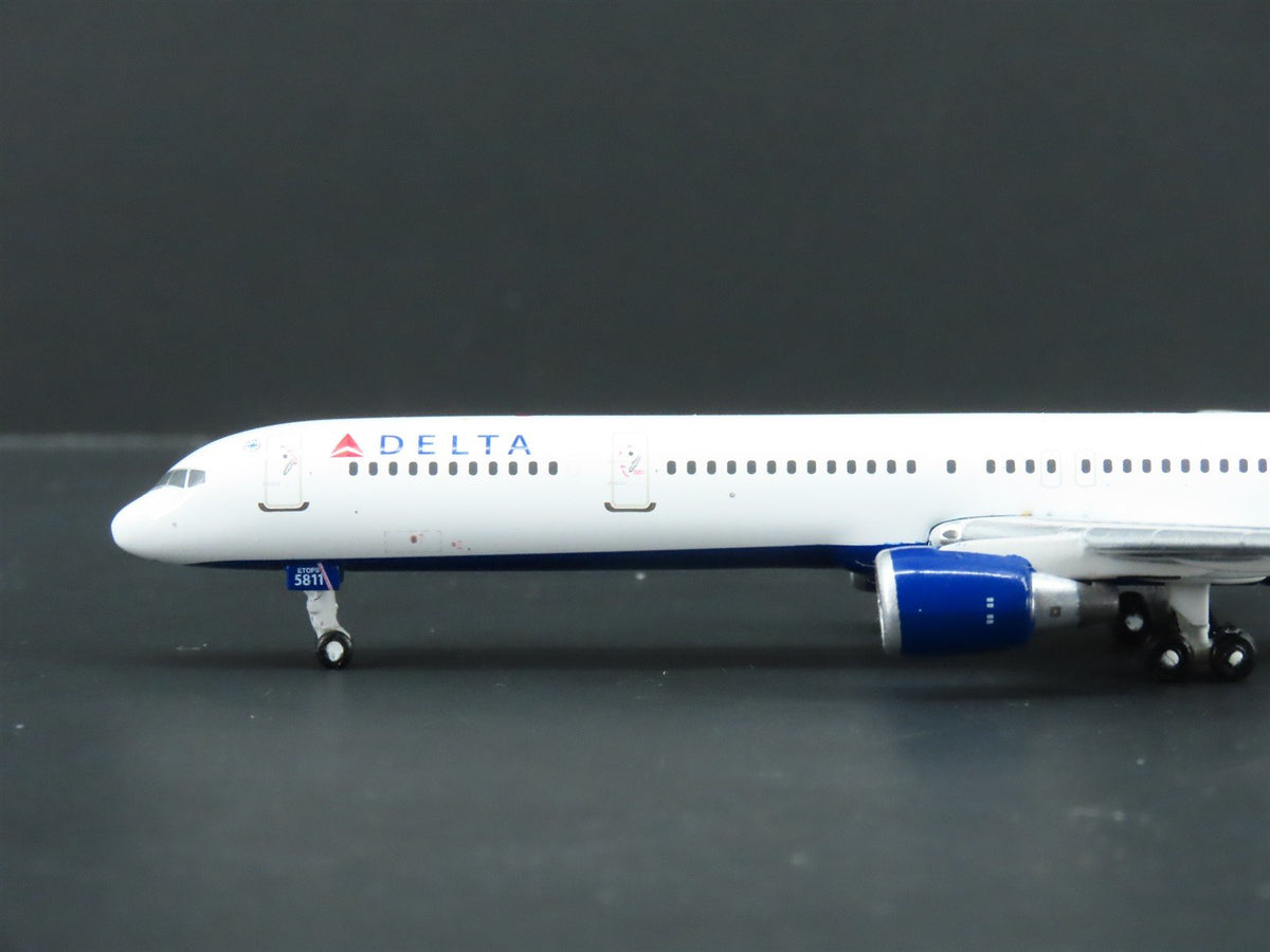 1:400 Gemini Jets GJDAL990 Die-Cast Delta Airlines Boeing 757-300 Airliner