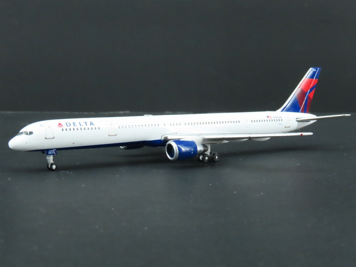 1:400 Gemini Jets GJDAL990 Die-Cast Delta Airlines Boeing 757-300 Airliner