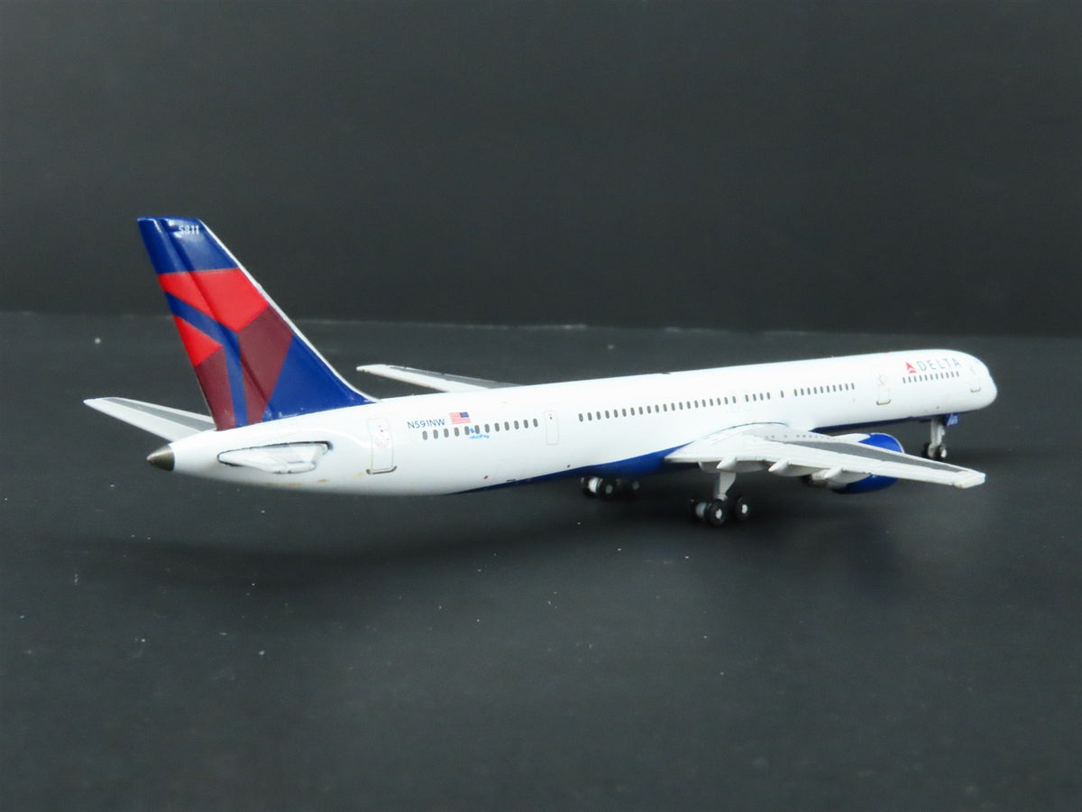 1:400 Gemini Jets GJDAL990 Die-Cast Delta Airlines Boeing 757-300 Airliner