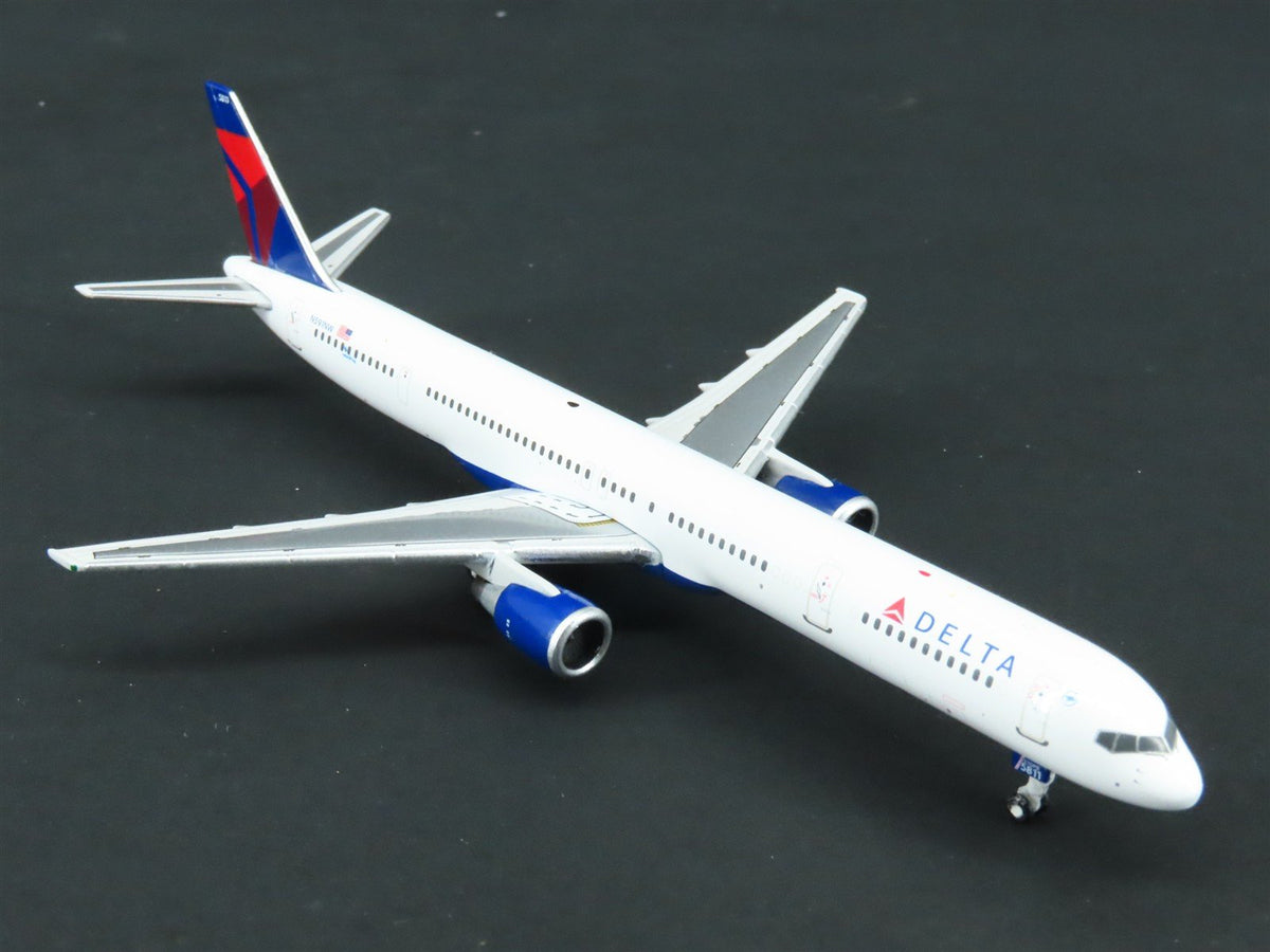 1:400 Gemini Jets GJDAL990 Die-Cast Delta Airlines Boeing 757-300 Airliner
