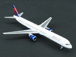 1:400 Gemini Jets GJDAL990 Die-Cast Delta Airlines Boeing 757-300 Airliner