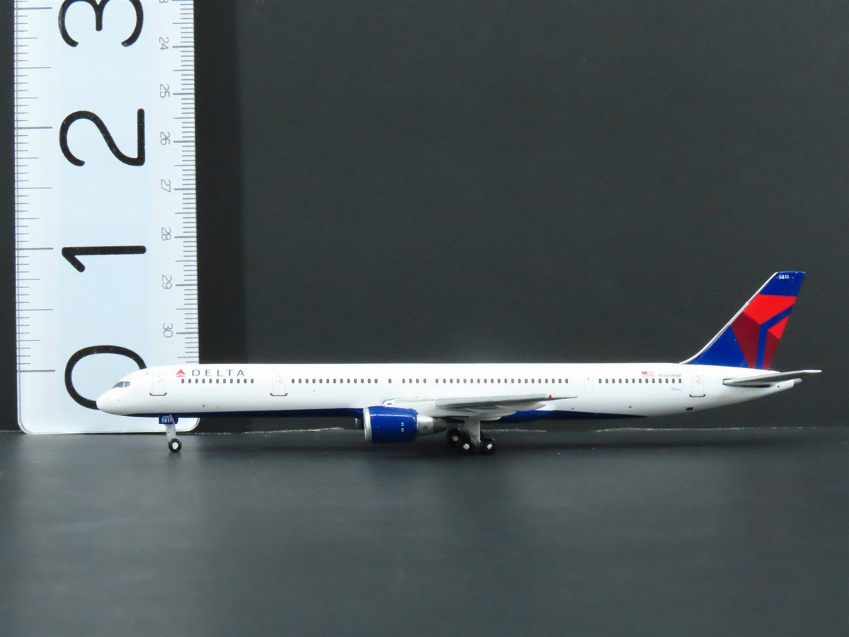 1:400 Gemini Jets GJDAL990 Die-Cast Delta Airlines Boeing 757-300 Airliner