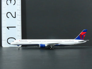 1:400 Gemini Jets GJDAL990 Die-Cast Delta Airlines Boeing 757-300 Airliner