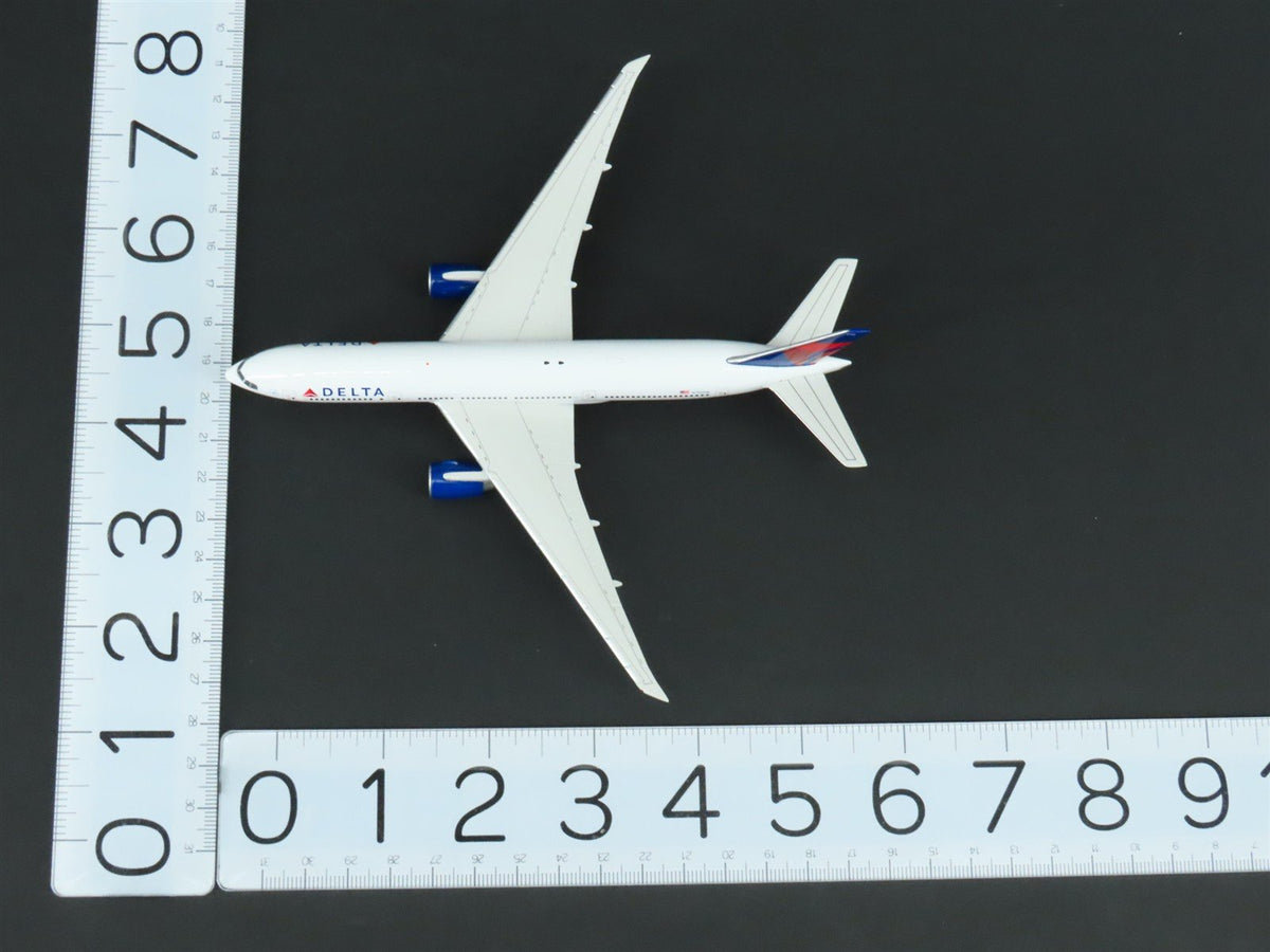 1:400 Gemini Jets GJDAL777A Die-Cast Delta Airlines Boeing 777-200LR Airliner