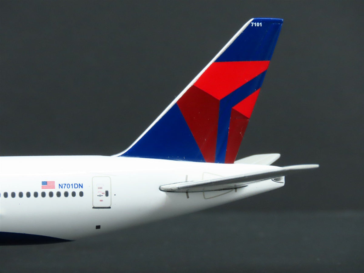 1:400 Gemini Jets GJDAL777 Die-Cast Delta Airlines Boeing 777-200LR Airliner