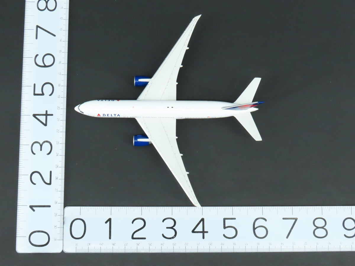 1:400 Gemini Jets GJDAL777 Die-Cast Delta Airlines Boeing 777-200LR Airliner