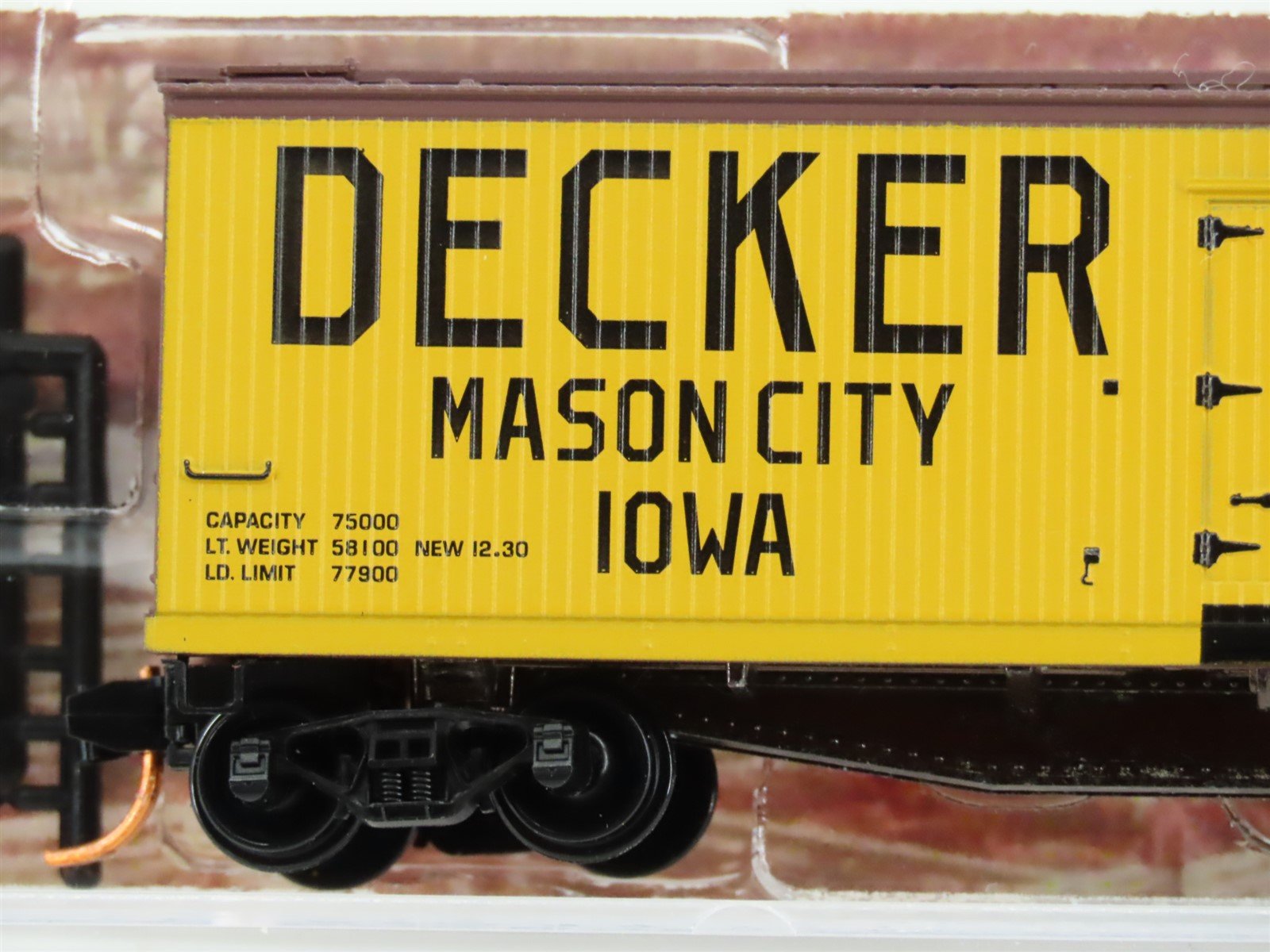 N Scale Micro-Trains MTL 04900640 DMRX Decker Mason City 40' Wood Reefer #2834