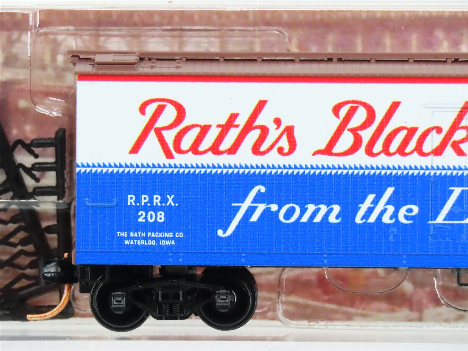 N Scale Micro-Trains MTL 04900630 RPRX Rath's Blackhawk Ham 40' Wood Reefer #208