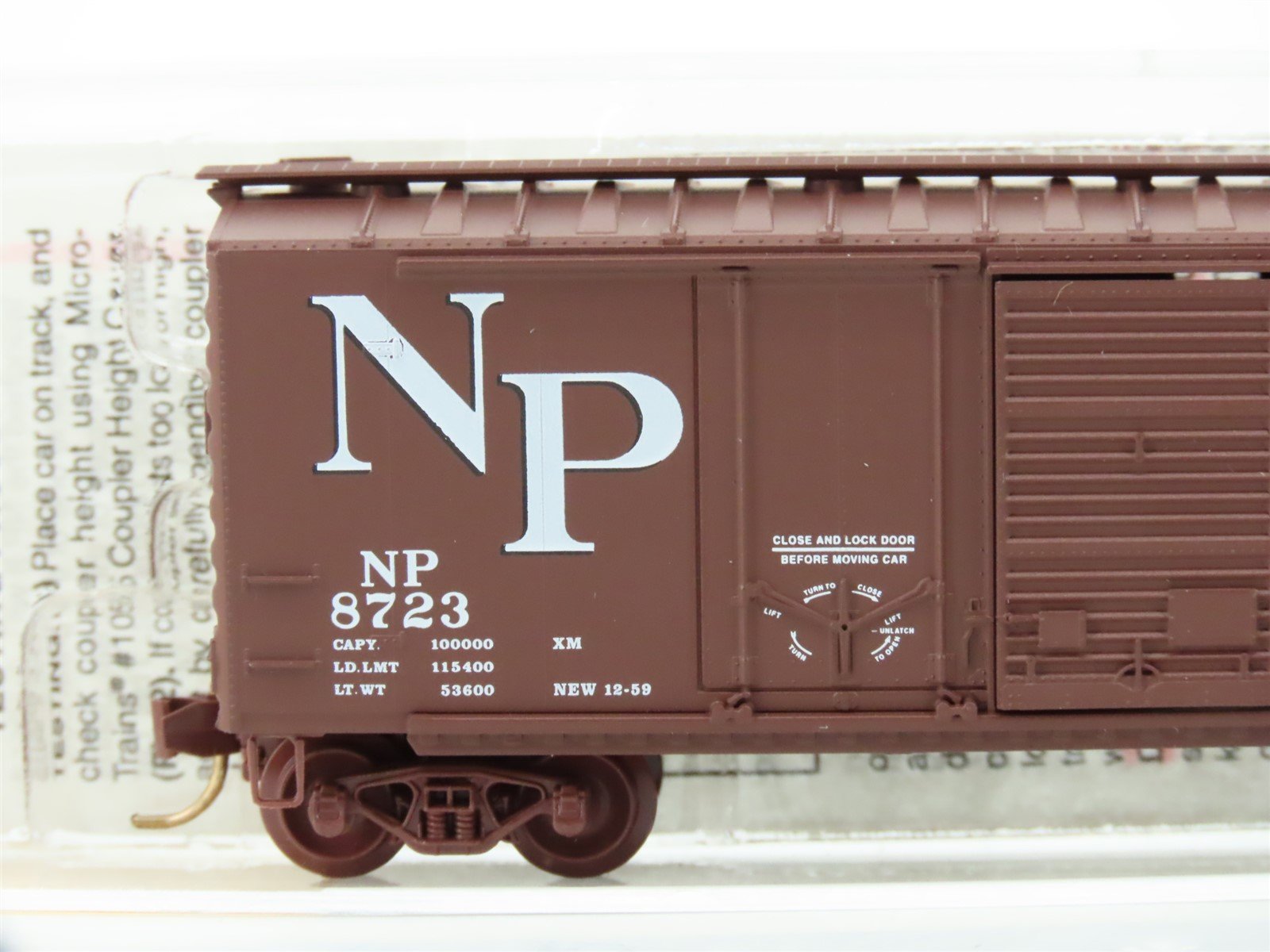 N Scale Micro-Trains MTL 22040 NP Route of the Vista-Dome 40' Box Car #8723