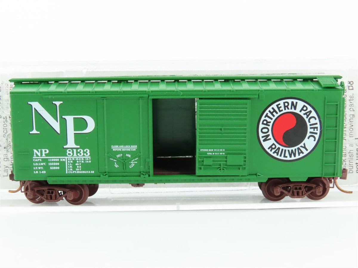 N Scale Micro-Trains MTL 22090 NP Northern Pacific Railway 40&#39; Box Car #8133