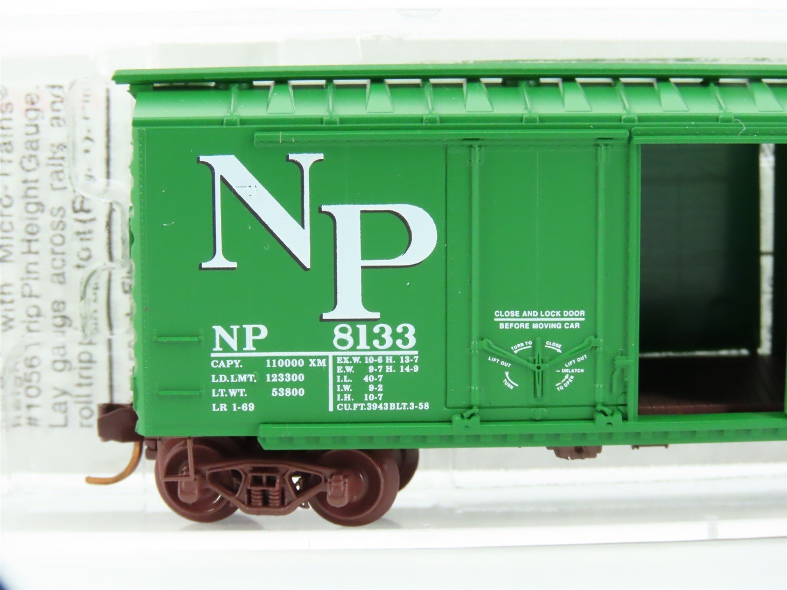 N Scale Micro-Trains MTL 22090 NP Northern Pacific Railway 40' Box Car #8133