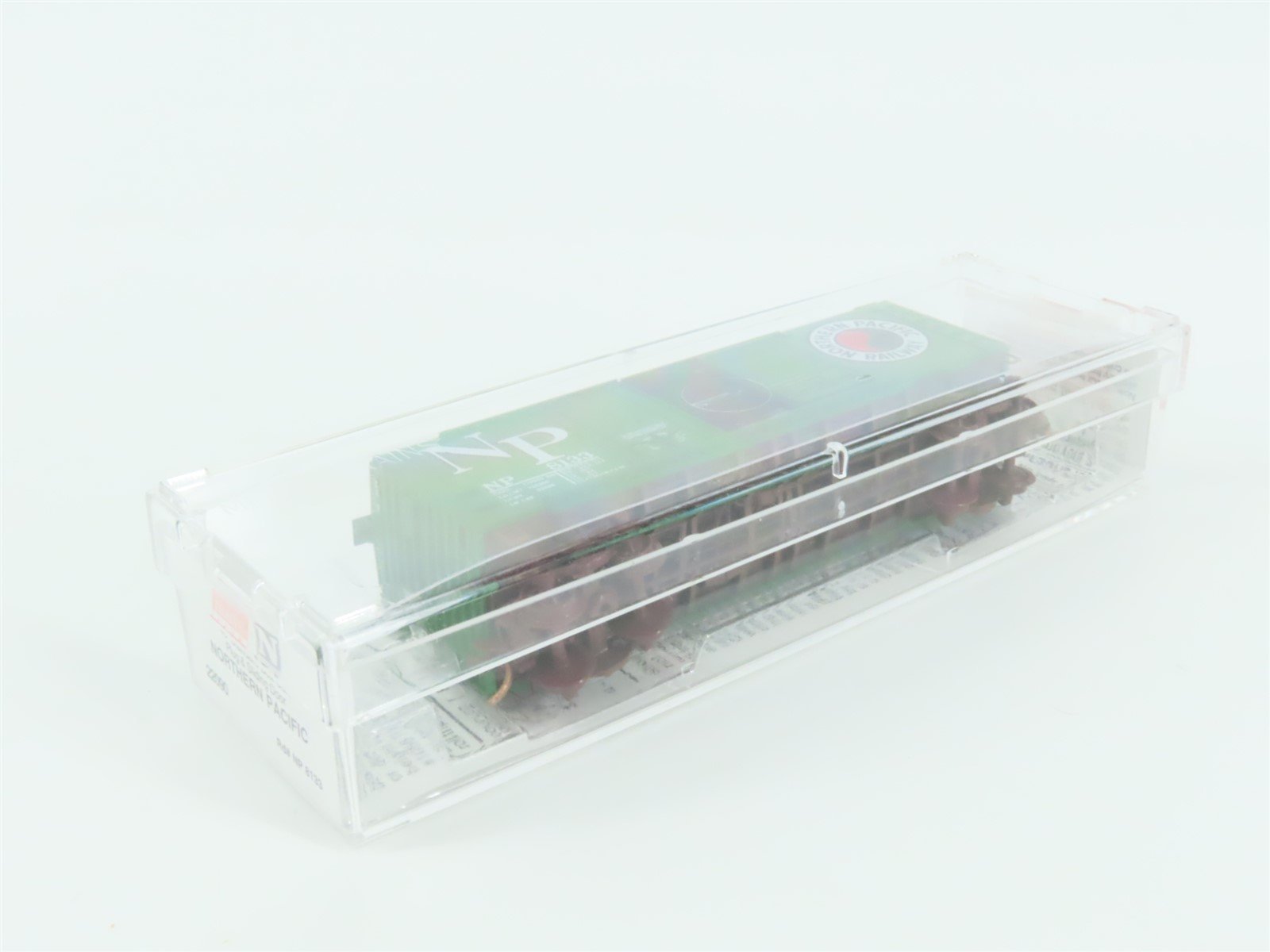 N Scale Micro-Trains MTL 22090 NP Northern Pacific Railway 40' Box Car #8133