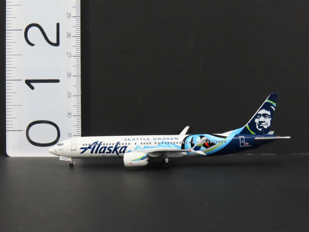 1:400 AeroClassics BBX41636 Die-Cast Alaska 737 MAX Airliner &quot;Seattle Kraken&quot;