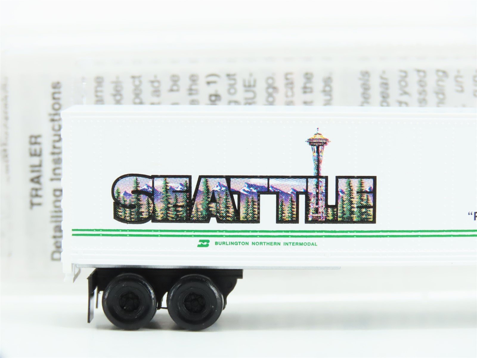 N Scale Micro-Trains MTL 67200 BNZ Intermodal Seattle 45' Trailer #237801