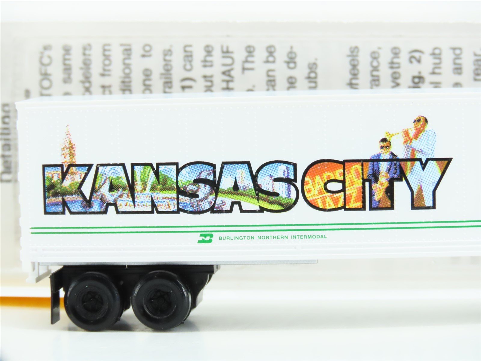 N Scale Micro-Trains MTL 67110 BNZ Intermodal Kansas City 45' Trailer #237895