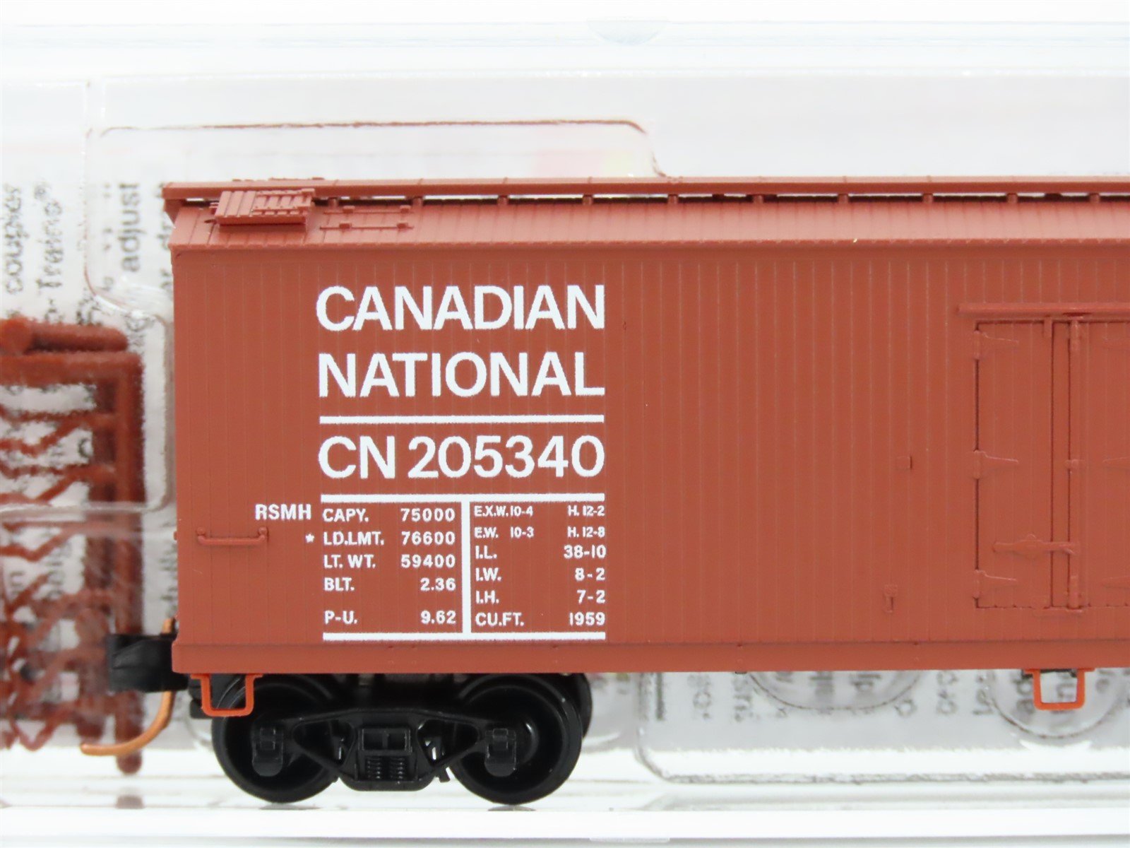 N Scale Micro-Trains MTL 04700160 CN Canadian National 40' Wood Reefer #205340
