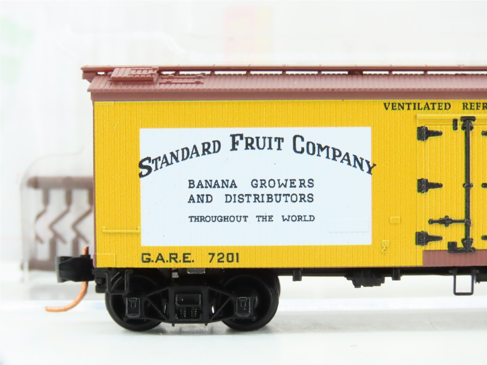 N Scale Micro-Trains MTL 05800566 GARE Standard Fruit Co. 36' Wood Reefer #7201
