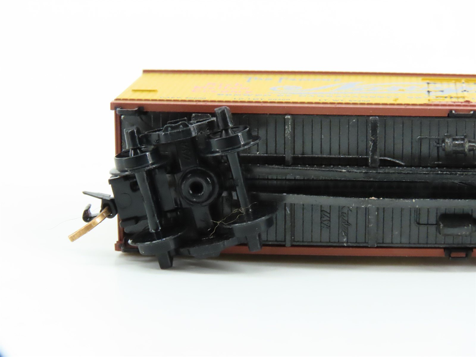 N Scale Kadee Micro-Trains MTL 49220 NBRX Narrangansett 40' Wood Reefer #11