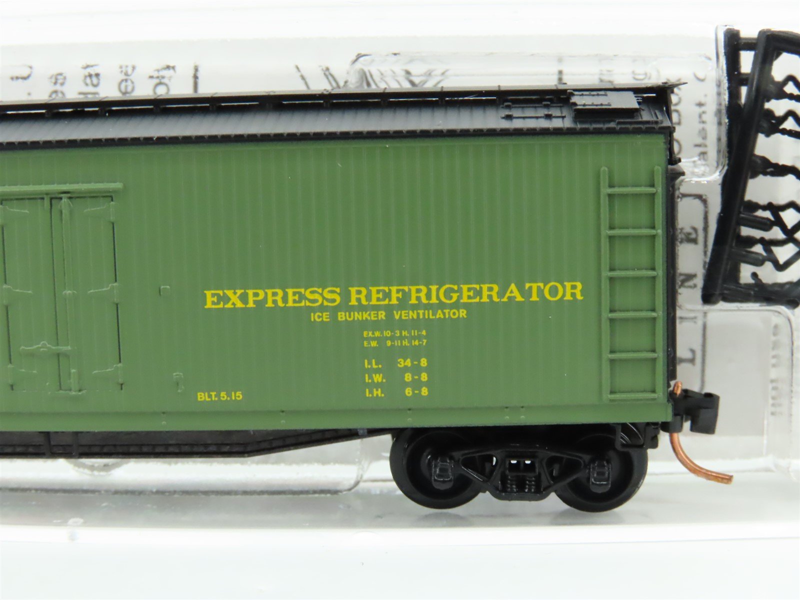 N Scale Micro-Trains MTL 49570 CN Canadian National 40' Wood Reefer #10329