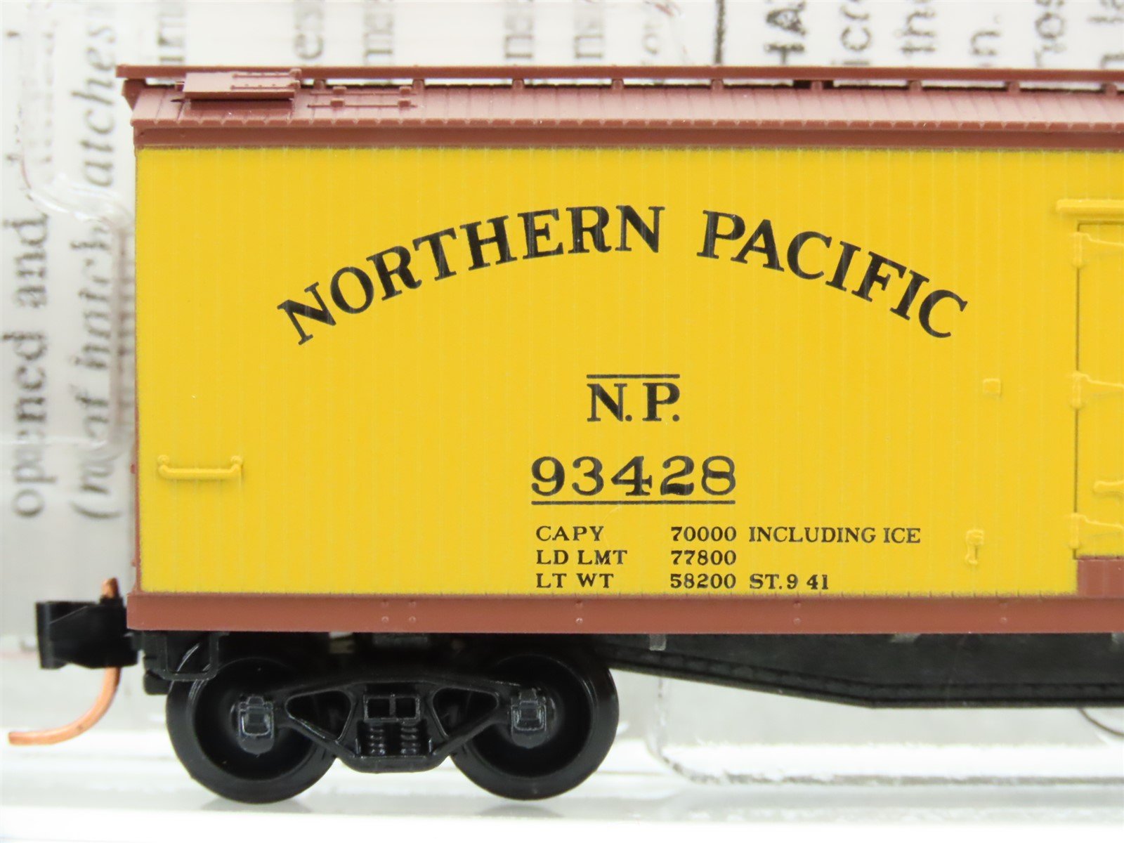 N Scale Micro-Trains MTL 49260 CN Canadian National 40' Wood Reefer #93428