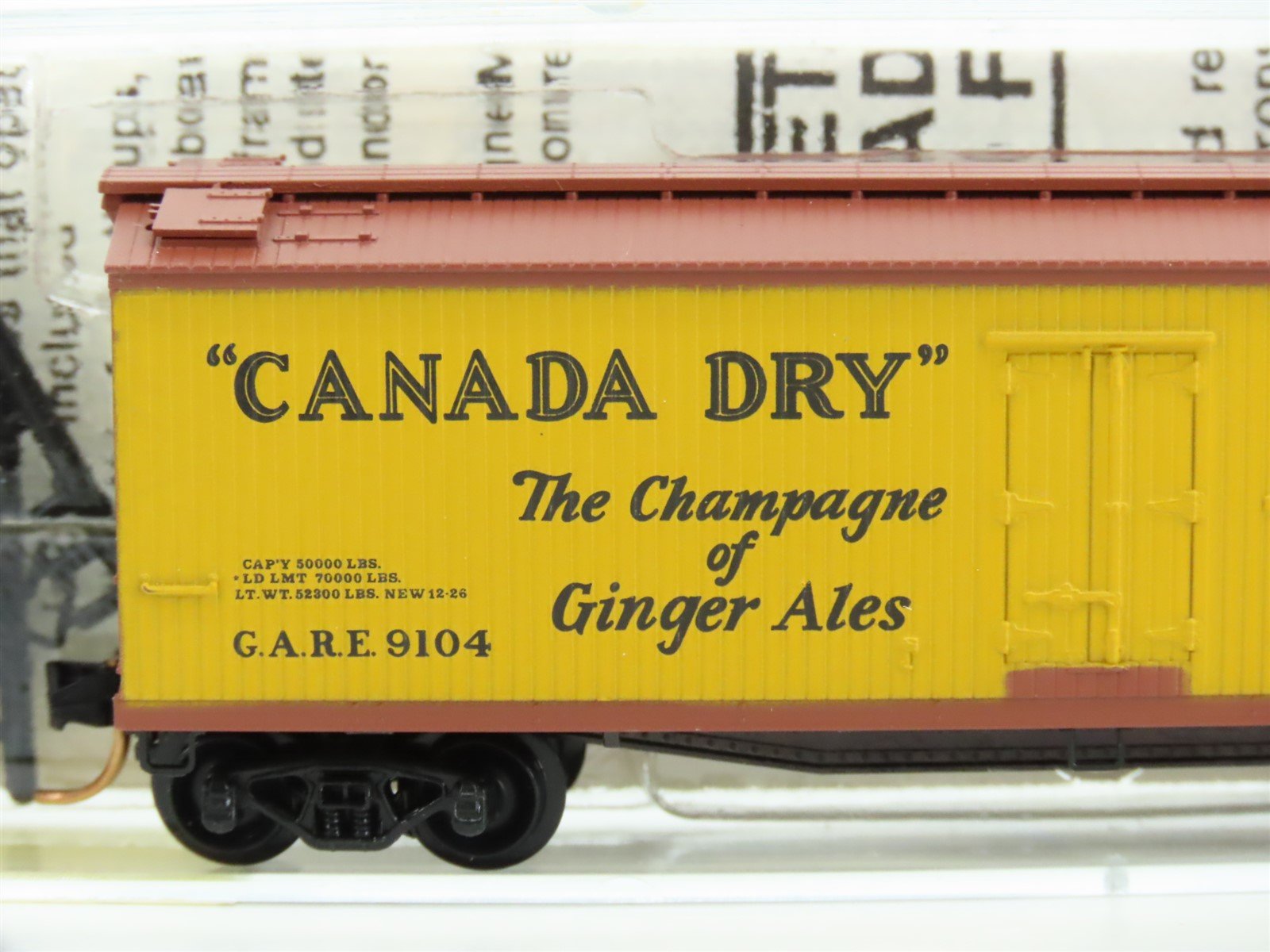 N Scale Kadee Micro-Trains MTL 49190 GARE Canada Dry 40' Wood Reefer #9104