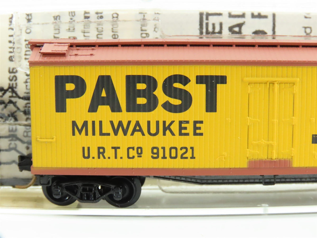 N Scale Kadee Micro-Trains MTL 49200 URTC Pabst Milwaukee 40&#39; Reefer #91021