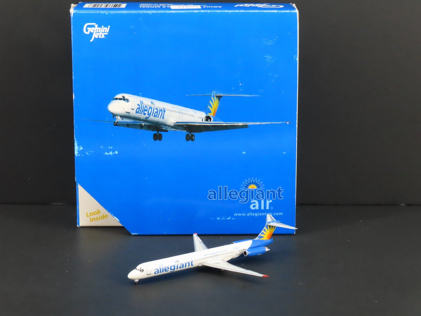 1:400 Gemini Jets GJAAY550C Die-Cast Allegiant McDonnell Douglas MD-82 Airliner