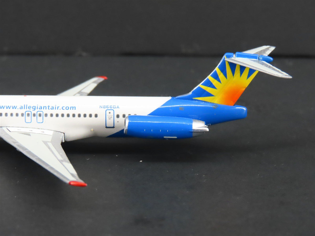 1:400 Gemini Jets GJAAY550C Die-Cast Allegiant McDonnell Douglas MD-82 Airliner