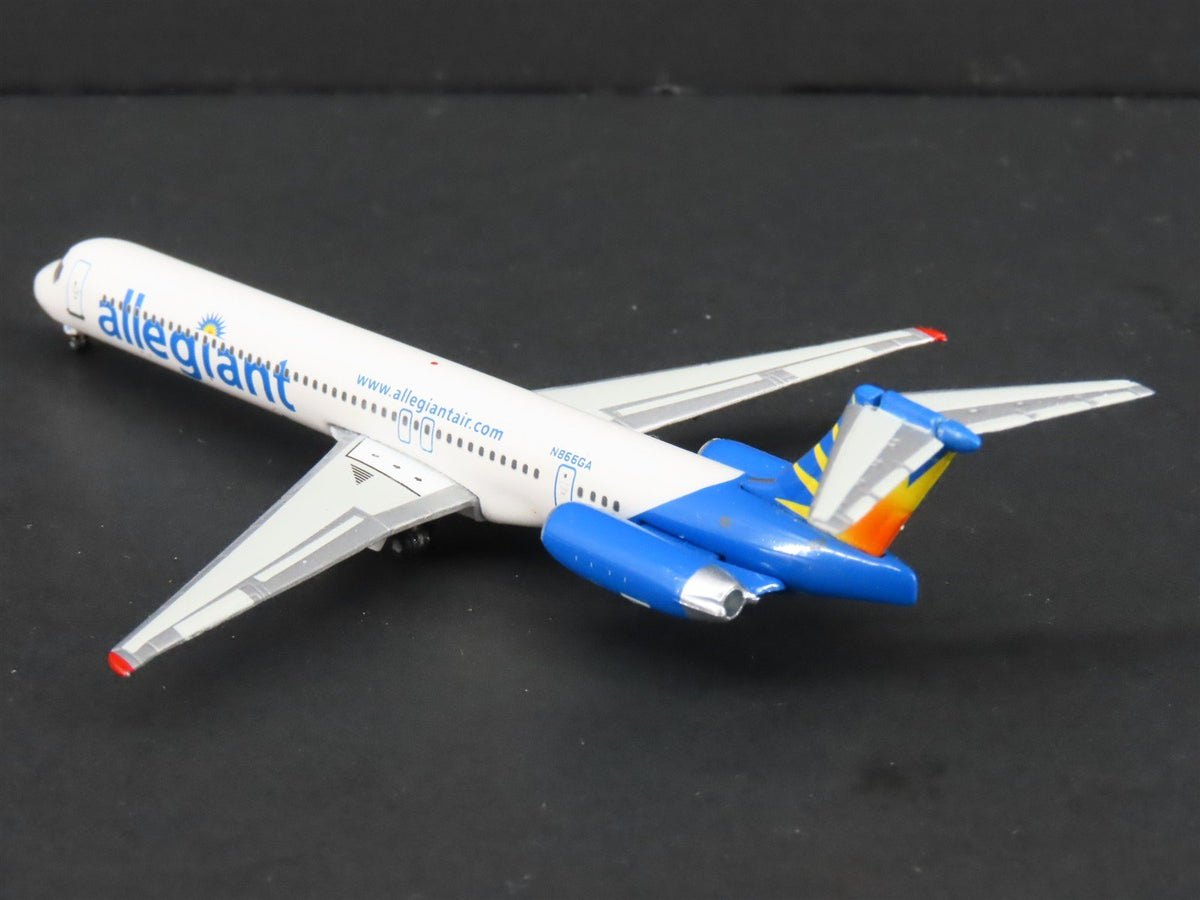1:400 Gemini Jets GJAAY550C Die-Cast Allegiant McDonnell Douglas MD-82 Airliner